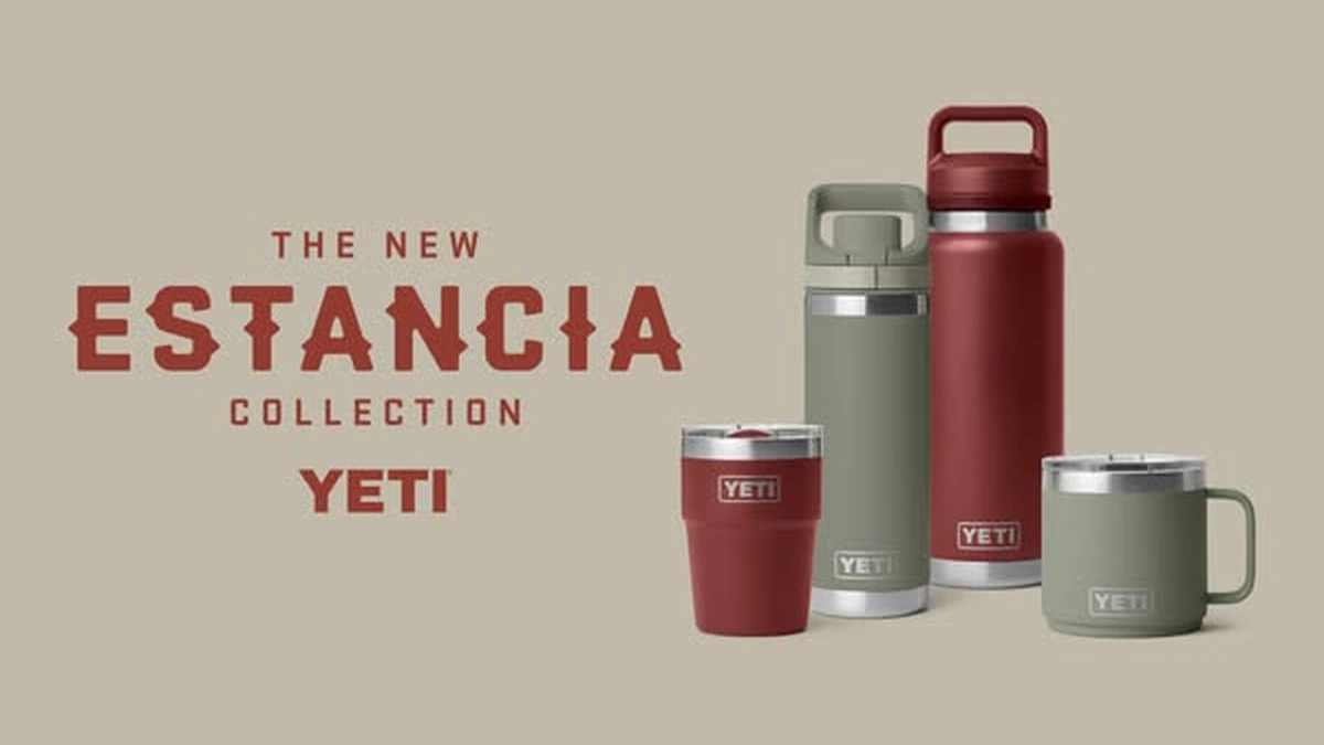 Bouteilles et gobelets YETI Estancia à côté d’une annonce de collection sur fond neutre